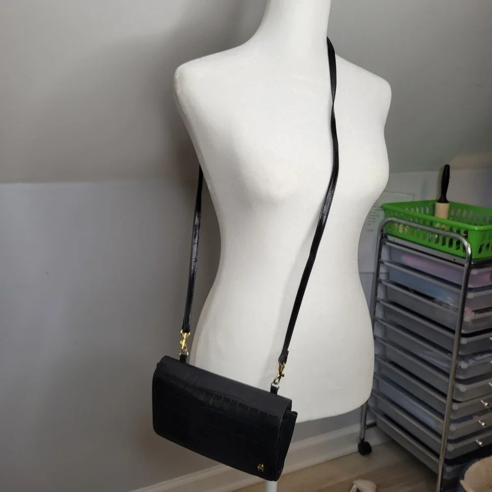 Etienne Aigner Black Croc Embossed Crossbody Shoulder Bag Wallet Clutch Versatil